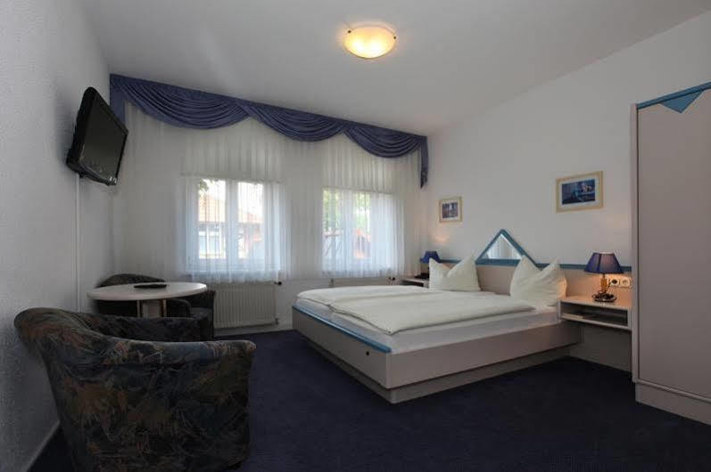 Hotel Sankt Georg Нойбранденбург Экстерьер фото